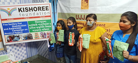 Active group of volunteer college girls